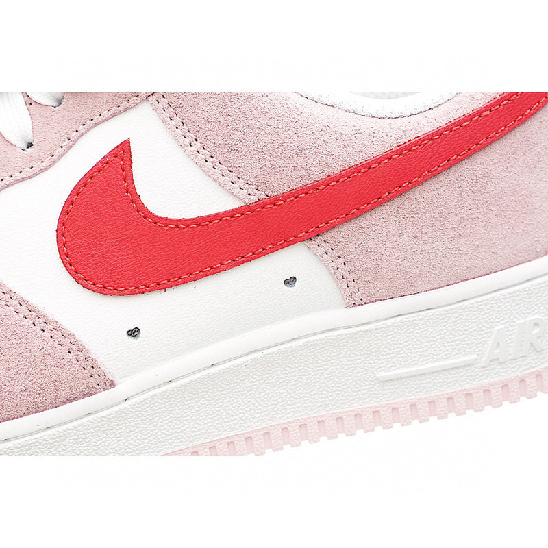 Tênis Air Force 1 Low Valentines Day Pink